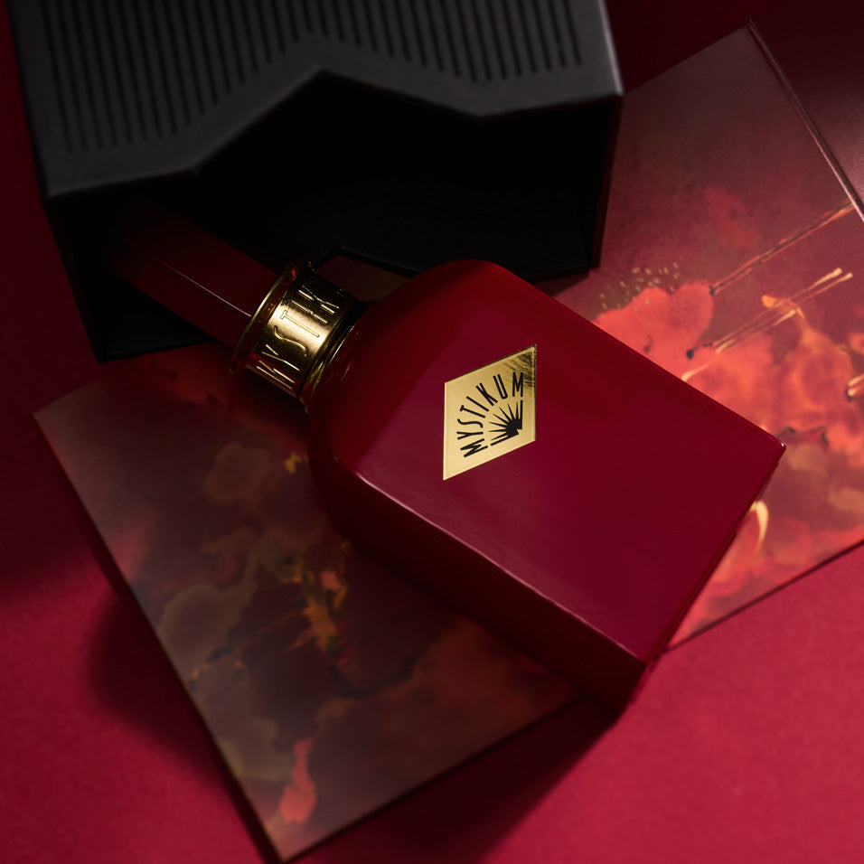 <center>Mystikum fragrances presenta<i> "Forbidden Rouge" Artist Edition</i></center>