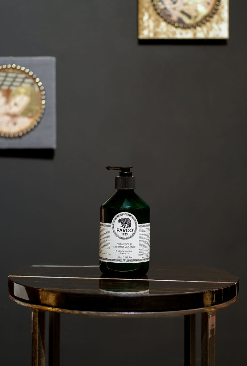 Shampoo con polvere di carbone vegetale attivo biologico della maison Parco 1923