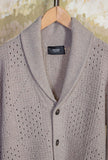 Cardigan di 39 Masq unisce fascino senza tempo e stile contemporaneo realizzato in lana vergine nella delicata tonalità Natural da Uomo