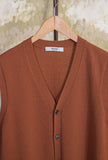Cardigan Smanicato di 39 Masq realizzato in lana vergine nella calda tonalità Coccio da Uomo