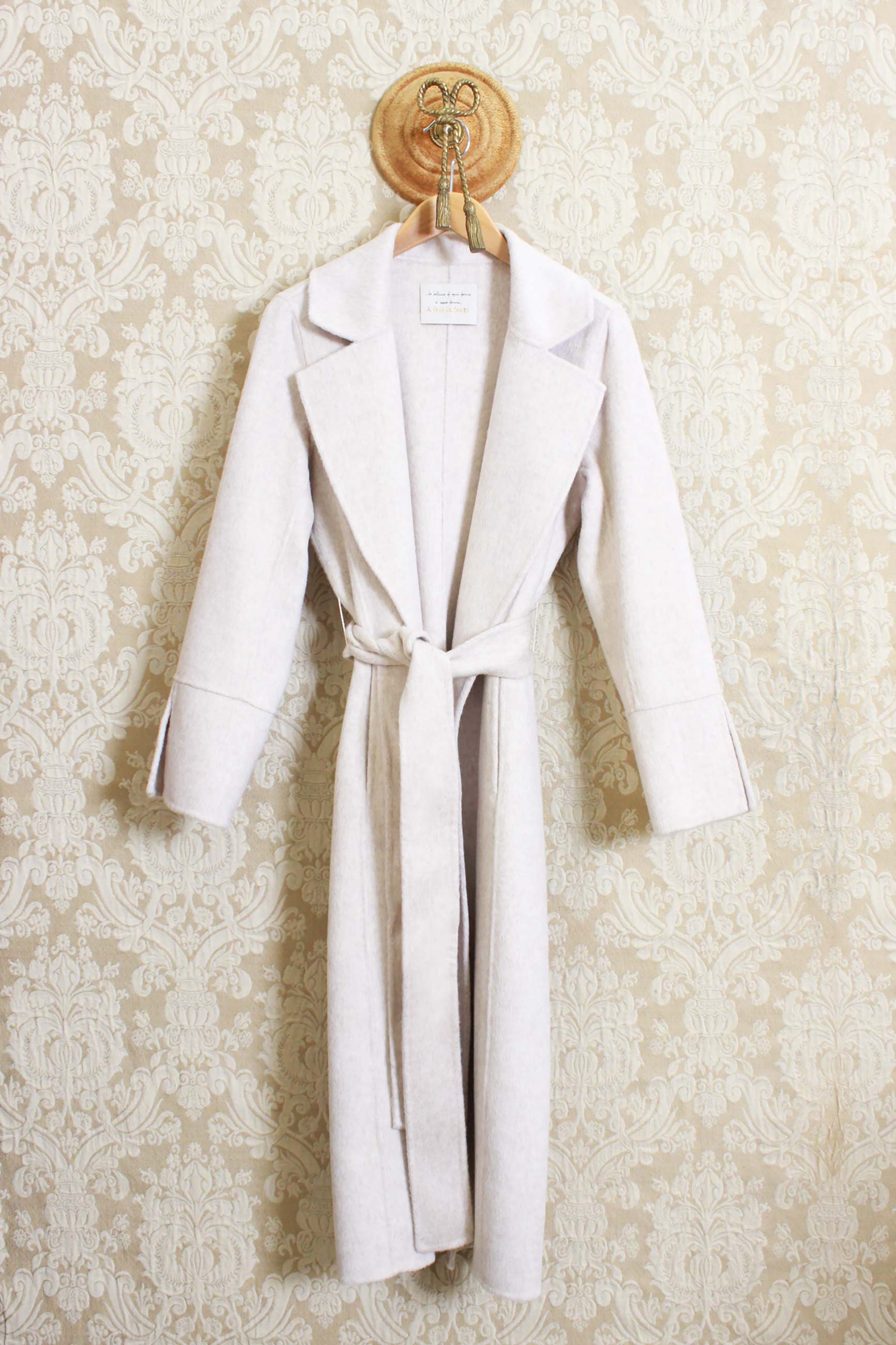 Cappotto sartorale da donna di Alessia Santi in lana color ecrù con coulisse 