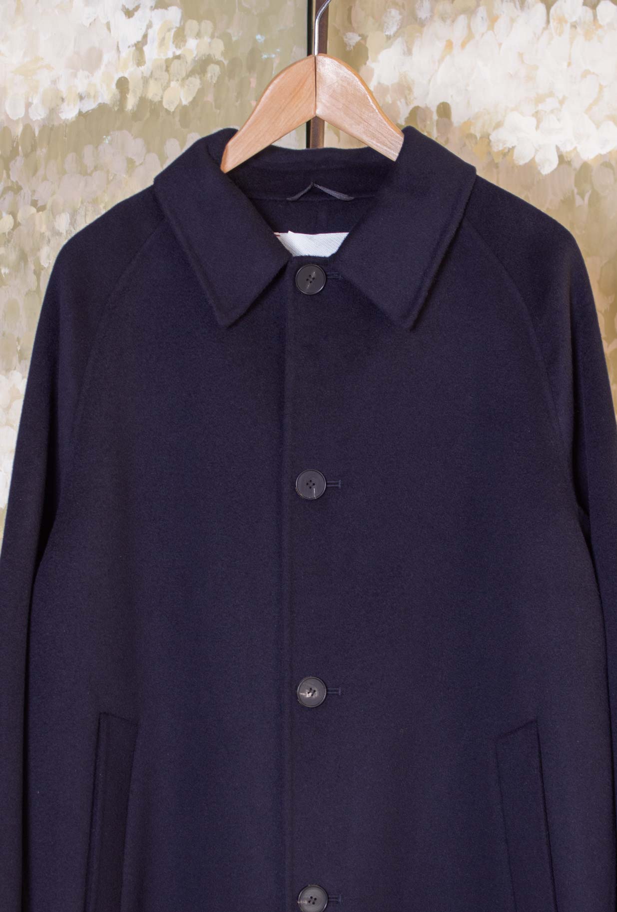 Long Coat di Amaranto realizzato in un pregiato blend di lana e cashmere nella profonda tonalità Navy da Uomo