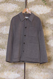Over Work Jacket di Amaranto realizzata in un pregiato blend di lana e cashmere nell’inedita tonalità Cenere Grey da Uomo