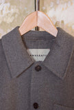 Over Work Jacket di Amaranto realizzata in un pregiato blend di lana e cashmere nell’inedita tonalità Cenere Grey da Uomo