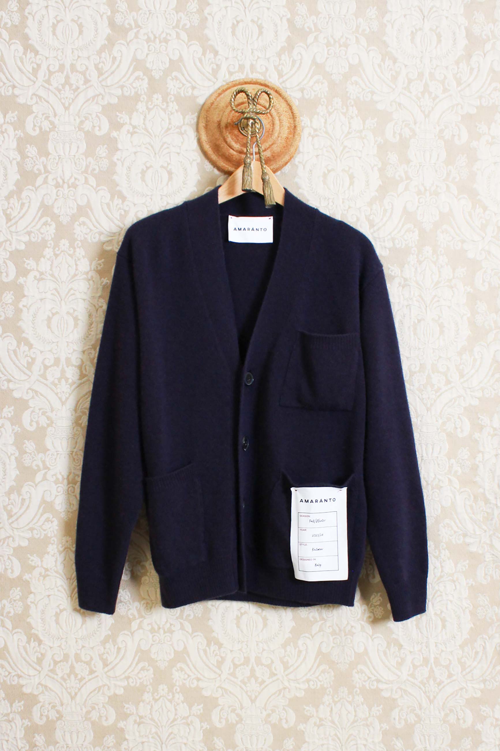 Cardigan da uomo in lana di Amaranto con tasche a toppa color blue navy