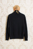 Dolcevita uomo in lana merino con tasca a toppa della maison amaranto color total black