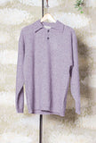 Polo a manica lunga di Amaranto reinterpreta con naturale eleganza l’estetica degli anni ’70 realizzata in un pregiato blend di alpaca, lana e seta nella sofisticata tonalità Mauve da Uomo