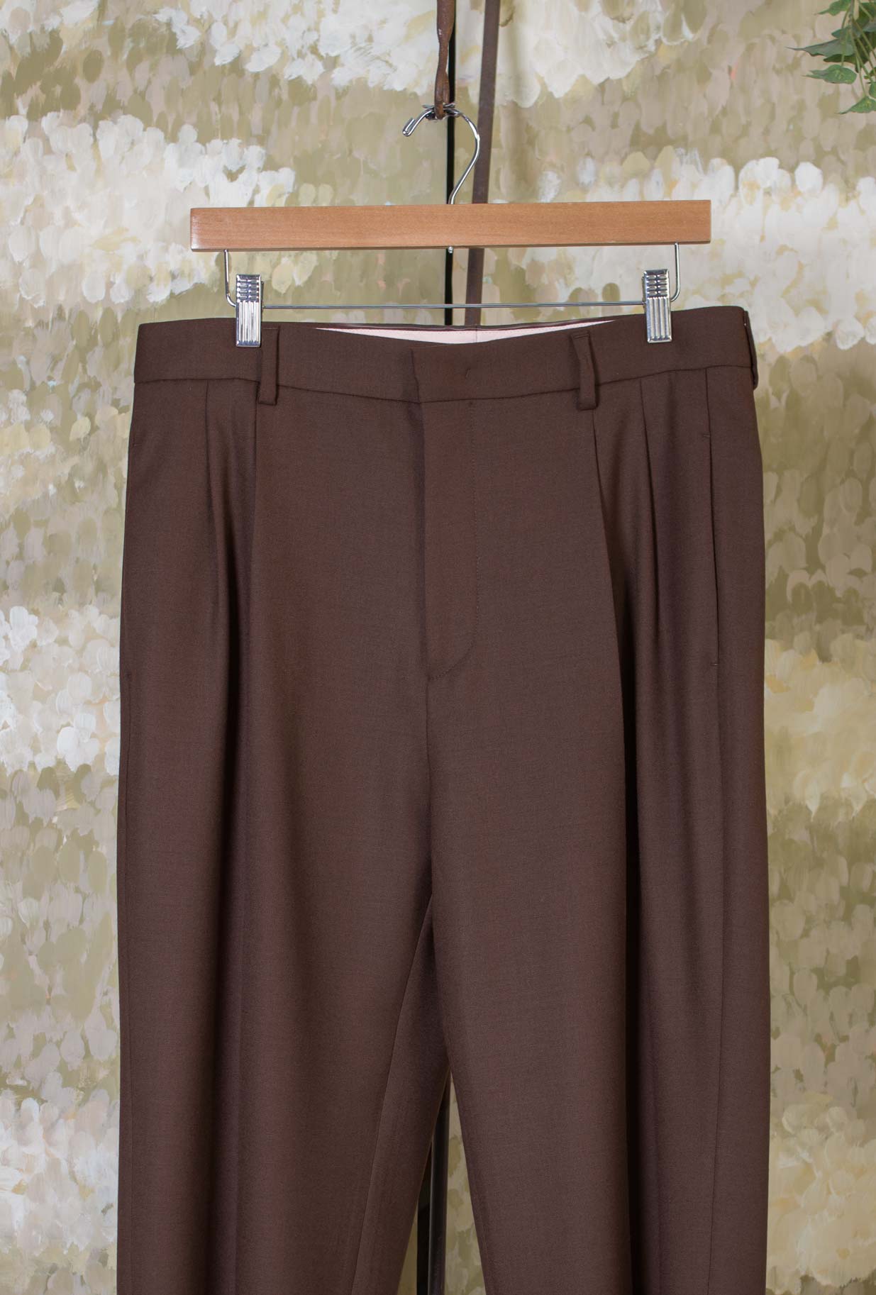 Pantalone di Be Able realizzato in pregiata lana vergine nella profonda tonalità Castagna da Uomo