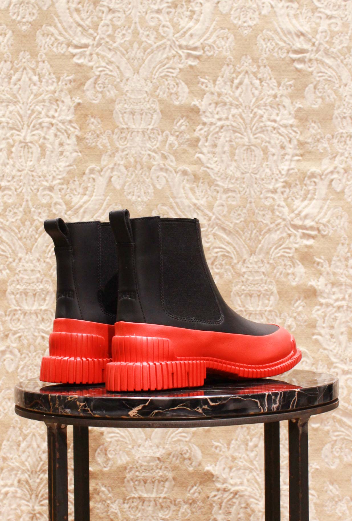Stivaletto chelsea antipioggia black and red con suola pix by Camper