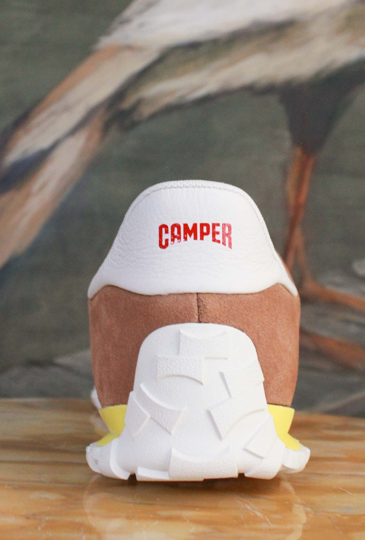 Sneakers Drift Walk Hazelnut di Camper rappresentano in pieno la dinamicità dell’uomo moderno e cosmopolita 