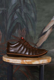 camper reinterpreta l'iconica scarpa polacchino d'archivio beetle da uomo realizzato in pelle brown