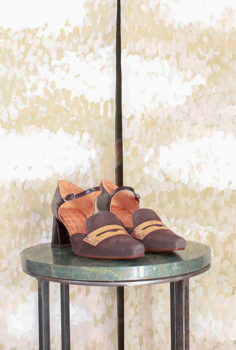Décolleté Alinya di Chie Mihara realizzata in pregiato suede incontra la raffinata pelle di coccodrillo da Donna
