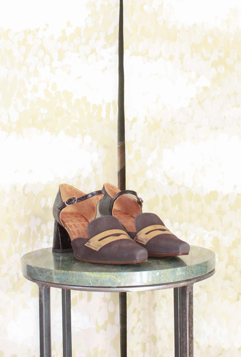 Décolleté Alinya di Chie Mihara realizzata in pregiato suede incontra la raffinata pelle di coccodrillo da Donna