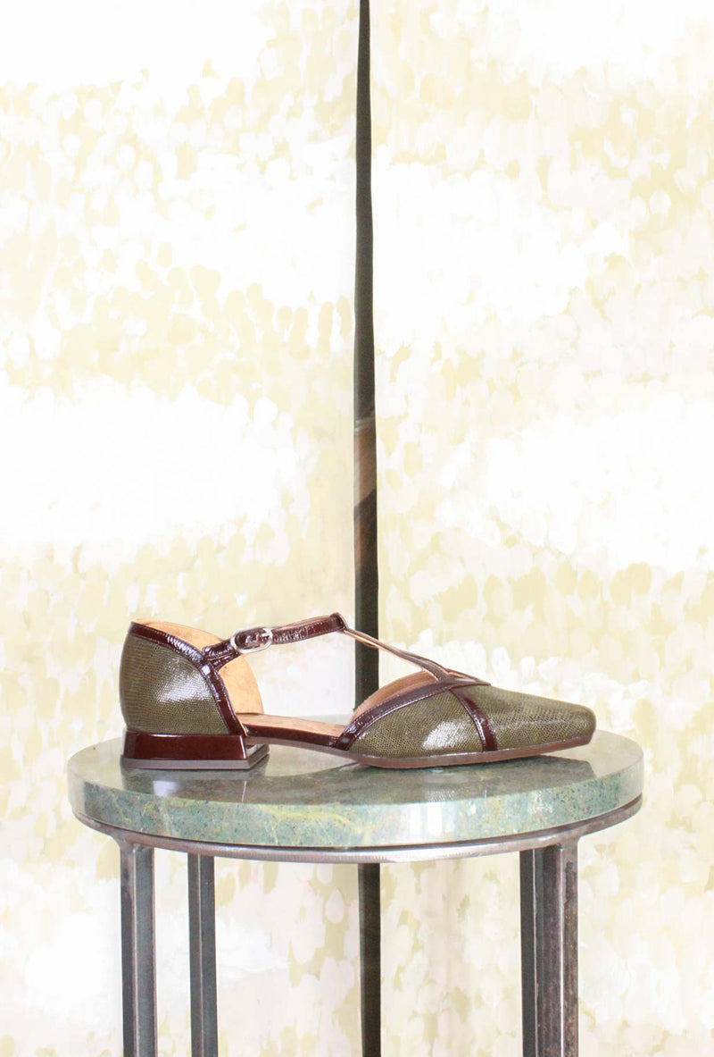 Décolleté Gidena di Chie Mihara realizzate in pregiata pelle nell’elegante nuance Olive Drab da Donna