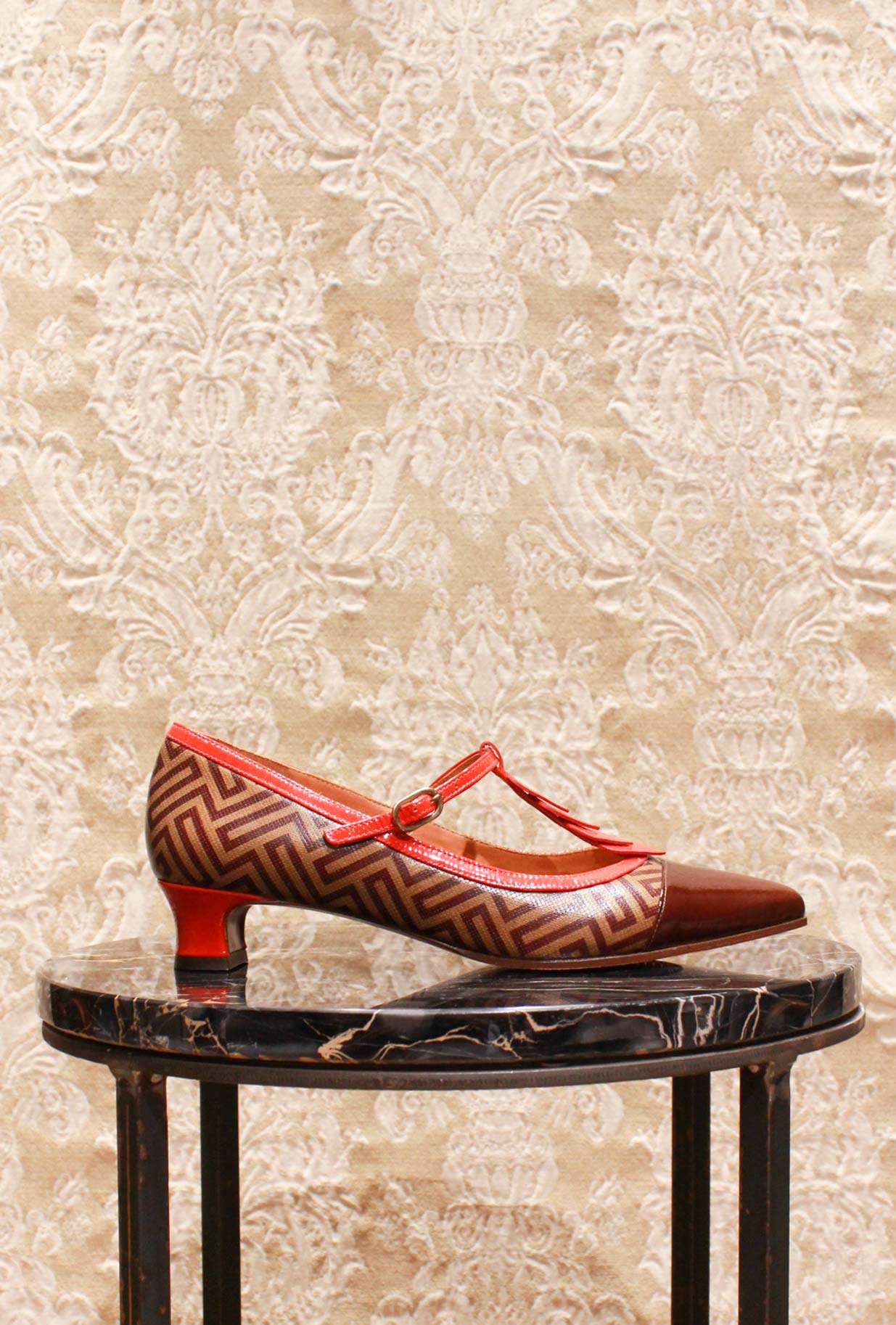 Ballerina Hetuse di Chie Mihara fantasia optical 70s chocolate scarlet fw24 donna