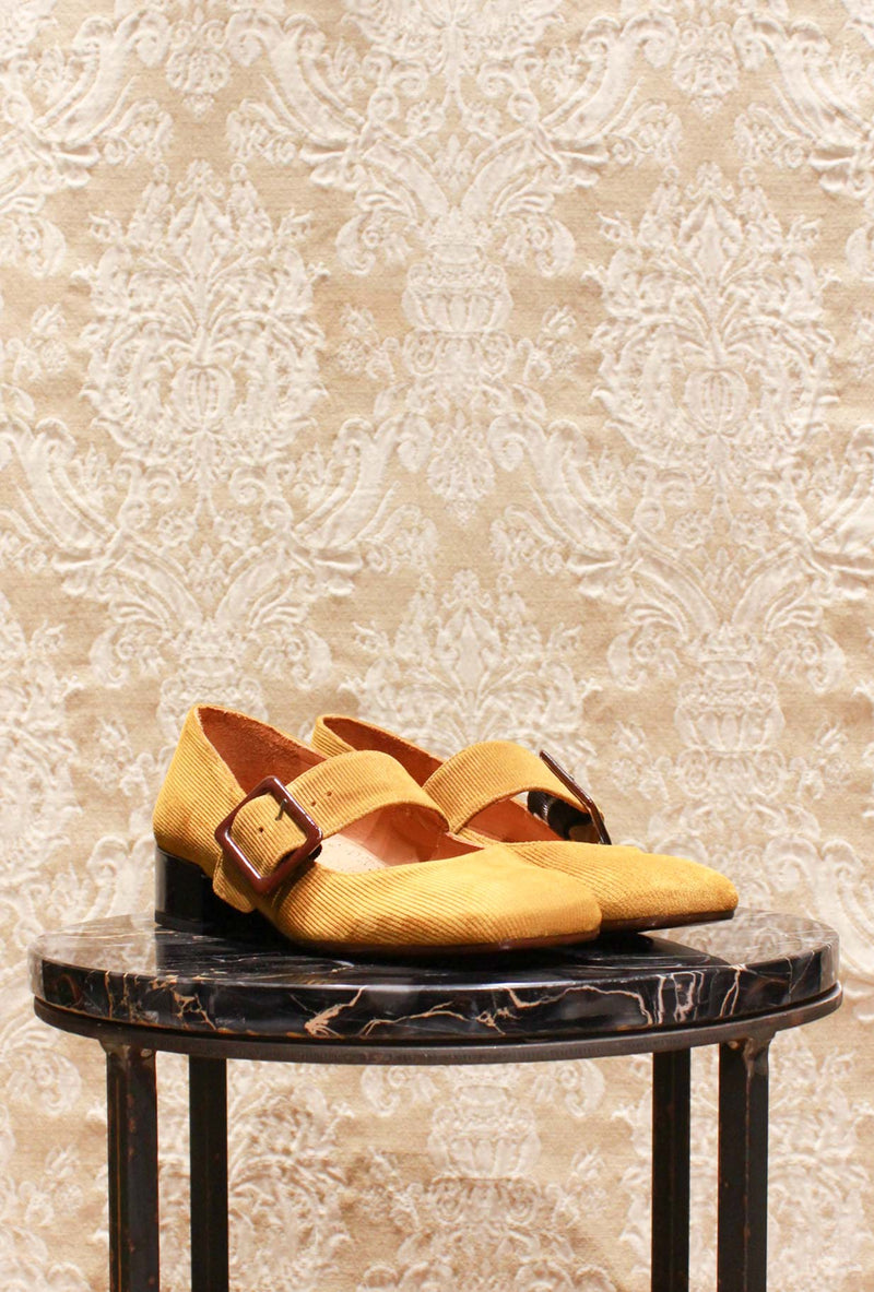 Ballerina Unari di Chie Mihara color velour ocra tacco 035 fw 24 donna