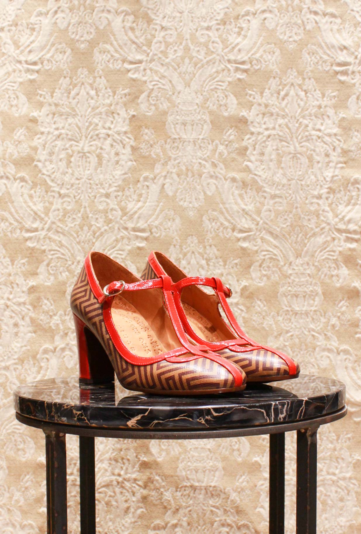 Décolleté Wakun di Chie Mihara optical 70s tacco 055 color chocolate scarlet fw24