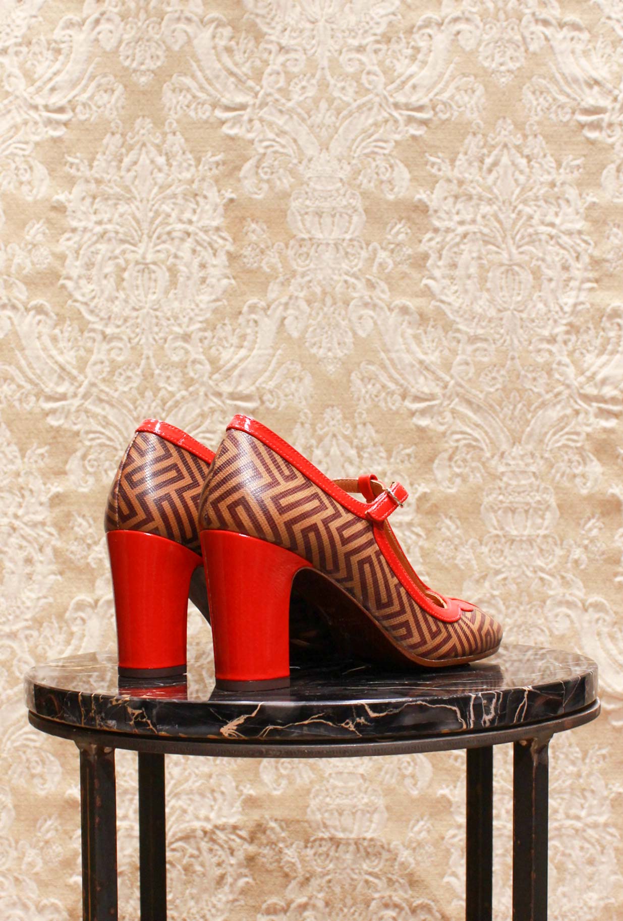 Décolleté Wakun di Chie Mihara optical 70s tacco 055 color chocolate scarlet fw24