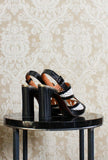 Sandalo opentoe con plateau in intreccio vienna black and white ss24 by chie mihara