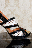 Sandalo opentoe con plateau in intreccio vienna black and white ss24 by chie mihara