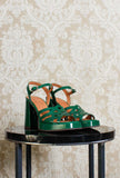 Sandalo Zelele colo r emerald con plateau di chie mihara stagione SS24
