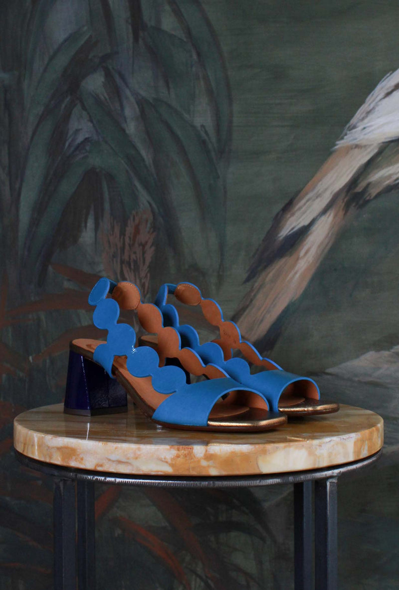 chie mihara nuovo sandalo roka con tacco altezza media 6,5 cm color azzurro e blu