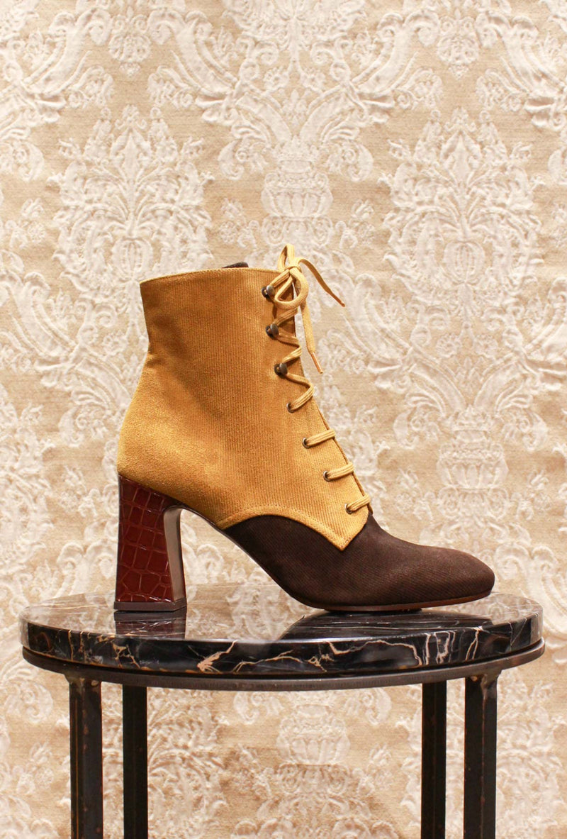 
Stivaletto Malala di Chie Mihara color Velour Ocre fw 24 donna