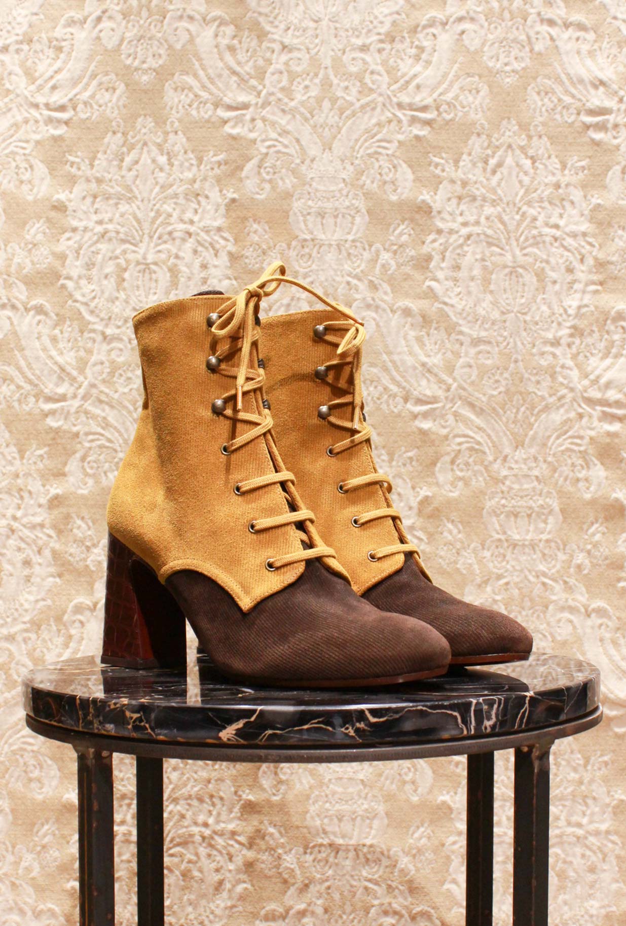 Stivaletto Malala di Chie Mihara color Velour Ocre fw 24 donna