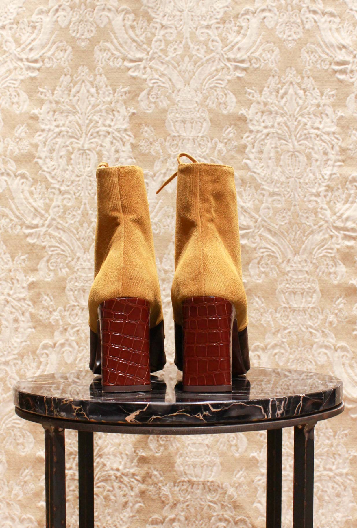 Stivaletto Malala di Chie Mihara color Velour Ocre fw 24 donna