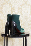 Stivaletto con nappina by Chie Mihara con tacco nero 085mm nella clorway antique green 