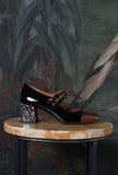 Chie Mihara Retrò Chic Décolleté Volcano Mary Jane Pelle scintillante Black Snake Diamond Retrò eleganza bonton 