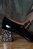 Chie Mihara Retrò Chic Décolleté Volcano Mary Jane Pelle scintillante Black Snake Diamond Retrò eleganza bonton 