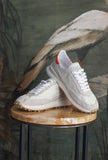 Sneaker ATHLETA Ivory Coral di D.A.T.E. prende ispirazione dalle iconiche running degli anni ’70