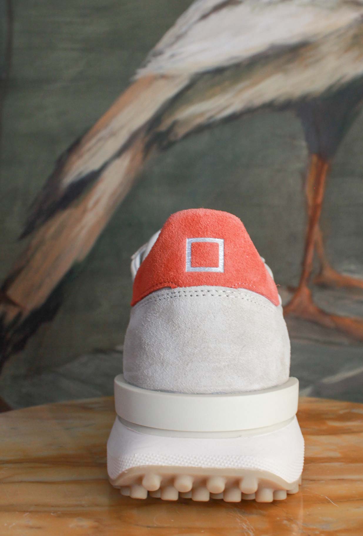 Sneaker ATHLETA Ivory Coral di D.A.T.E. prende ispirazione dalle iconiche running degli anni ’70