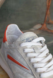 Sneaker ATHLETA Ivory Coral di D.A.T.E. prende ispirazione dalle iconiche running degli anni ’70