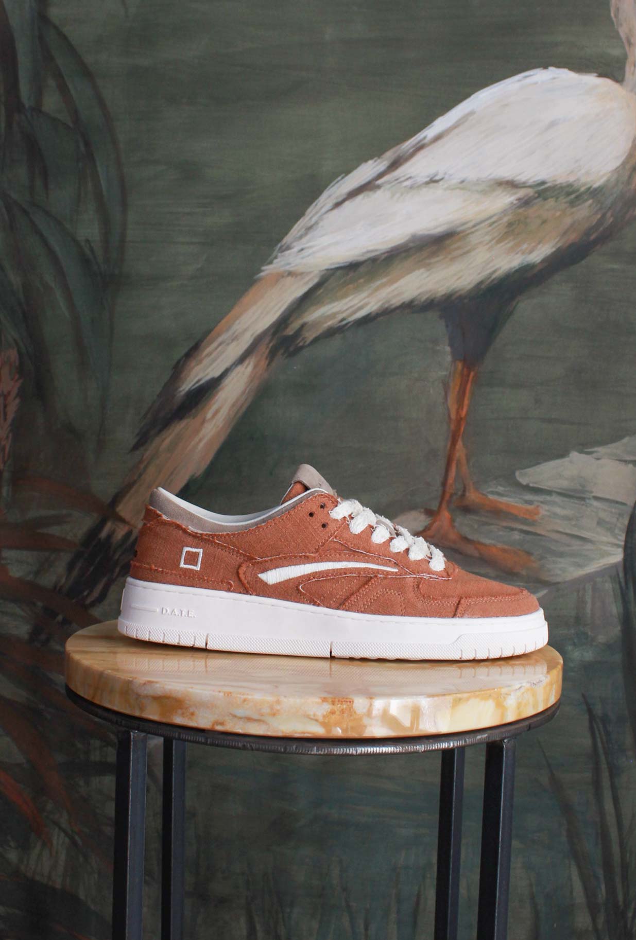 Sneakers Torneo Fringed di D.A.T.E. combinano estetica minimal e spirito sporty-chic