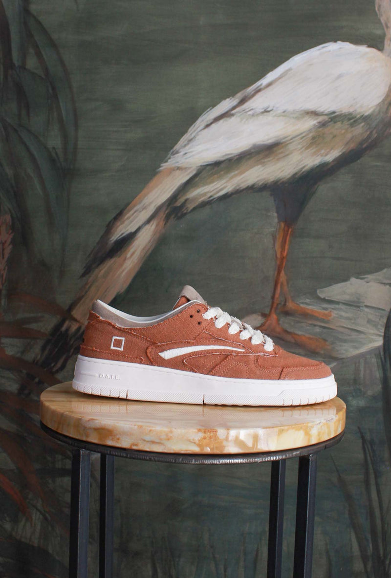 Sneakers Torneo Fringed di D.A.T.E. combinano estetica minimal e spirito sporty-chic