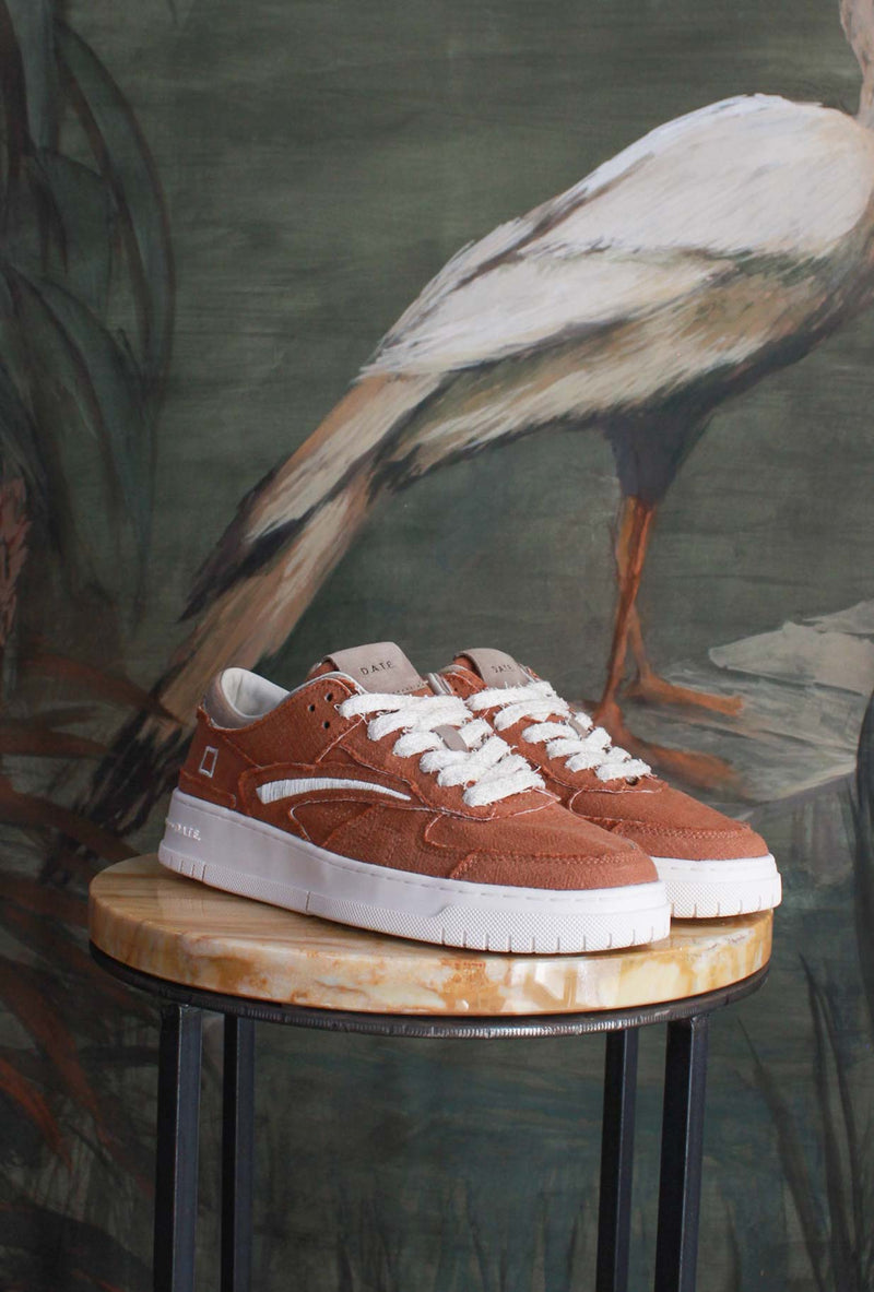 Sneakers Torneo Fringed di D.A.T.E. combinano estetica minimal e spirito sporty-chic