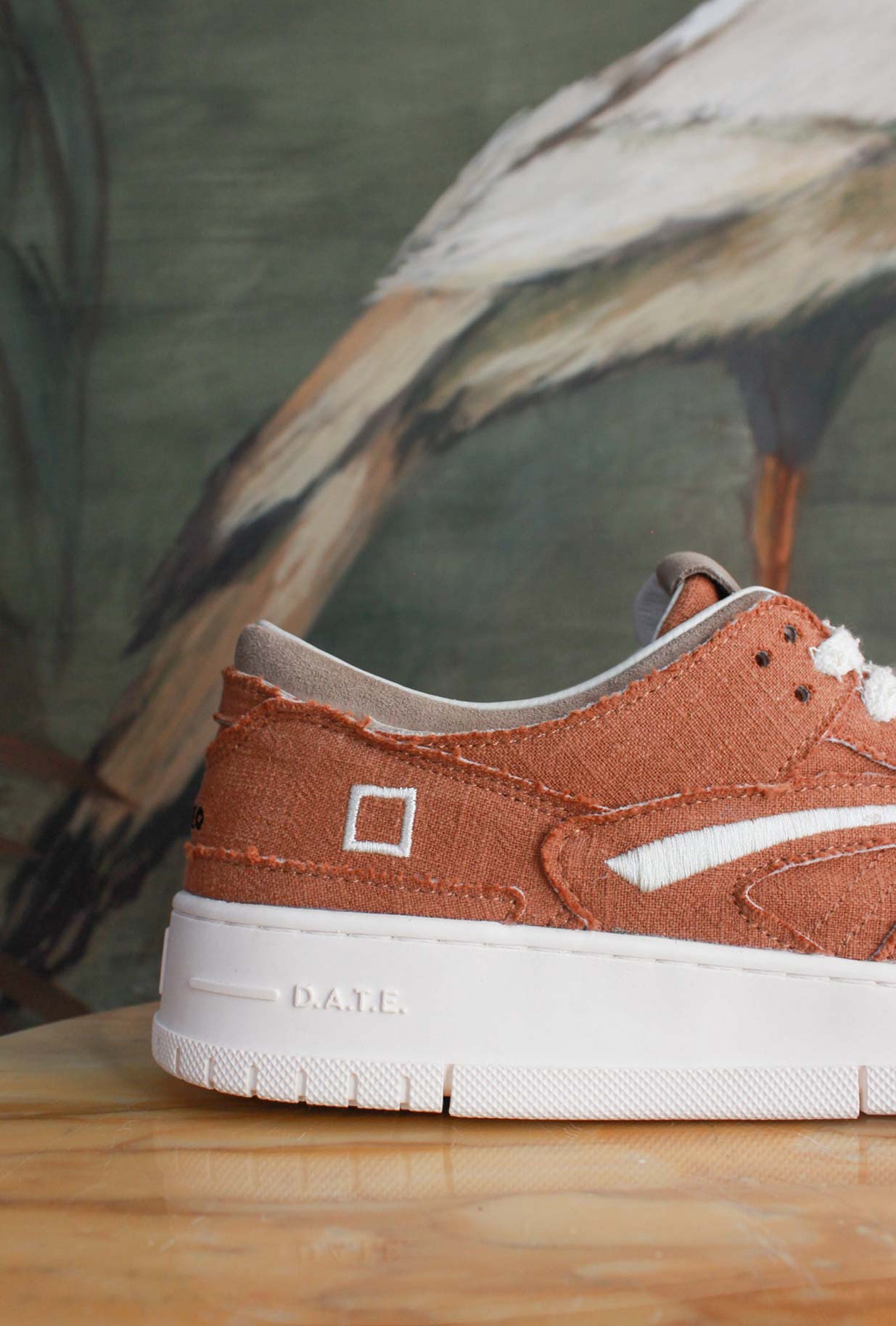 Sneakers Torneo Fringed di D.A.T.E. combinano estetica minimal e spirito sporty-chic