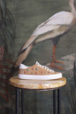 Sneakers Hill Low Studs Cuoio di D.A.T.E. è un mix perfetto di carattere e raffinatezza da Donna