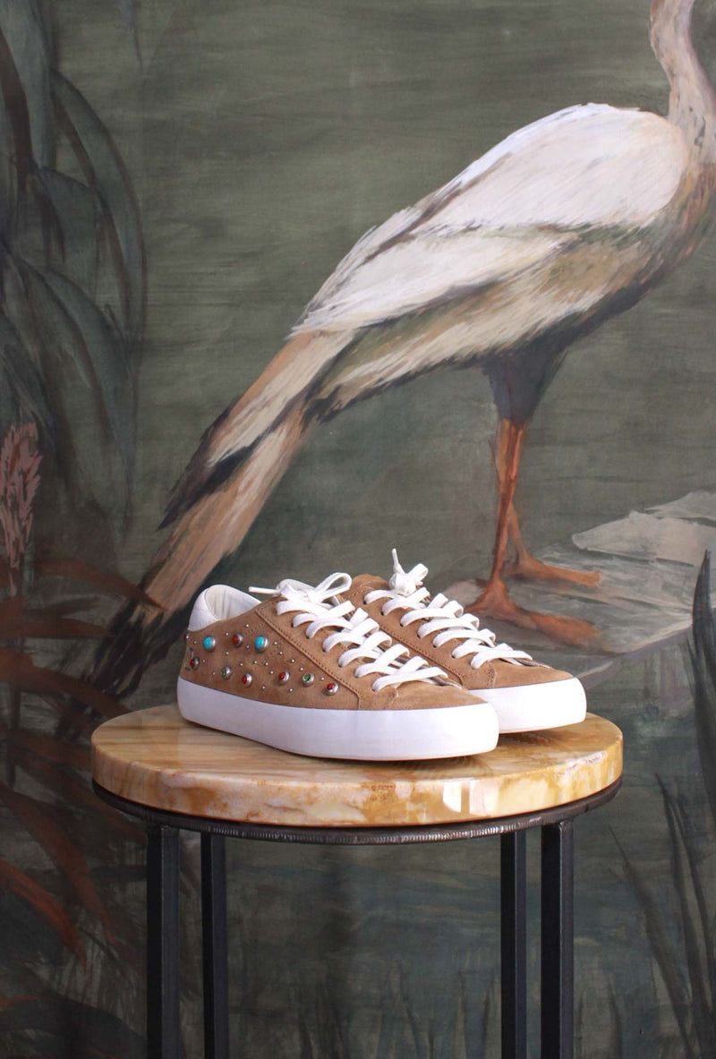 Sneakers Hill Low Studs Cuoio di D.A.T.E. è un mix perfetto di carattere e raffinatezza da Donna