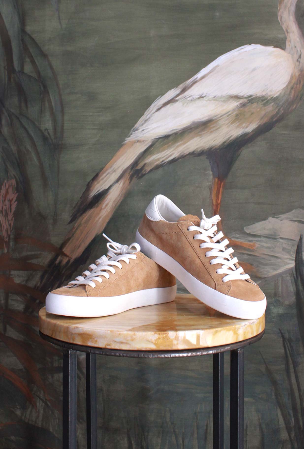 Sneakers Hill Low Studs Cuoio di D.A.T.E. è un mix perfetto di carattere e raffinatezza da Donna