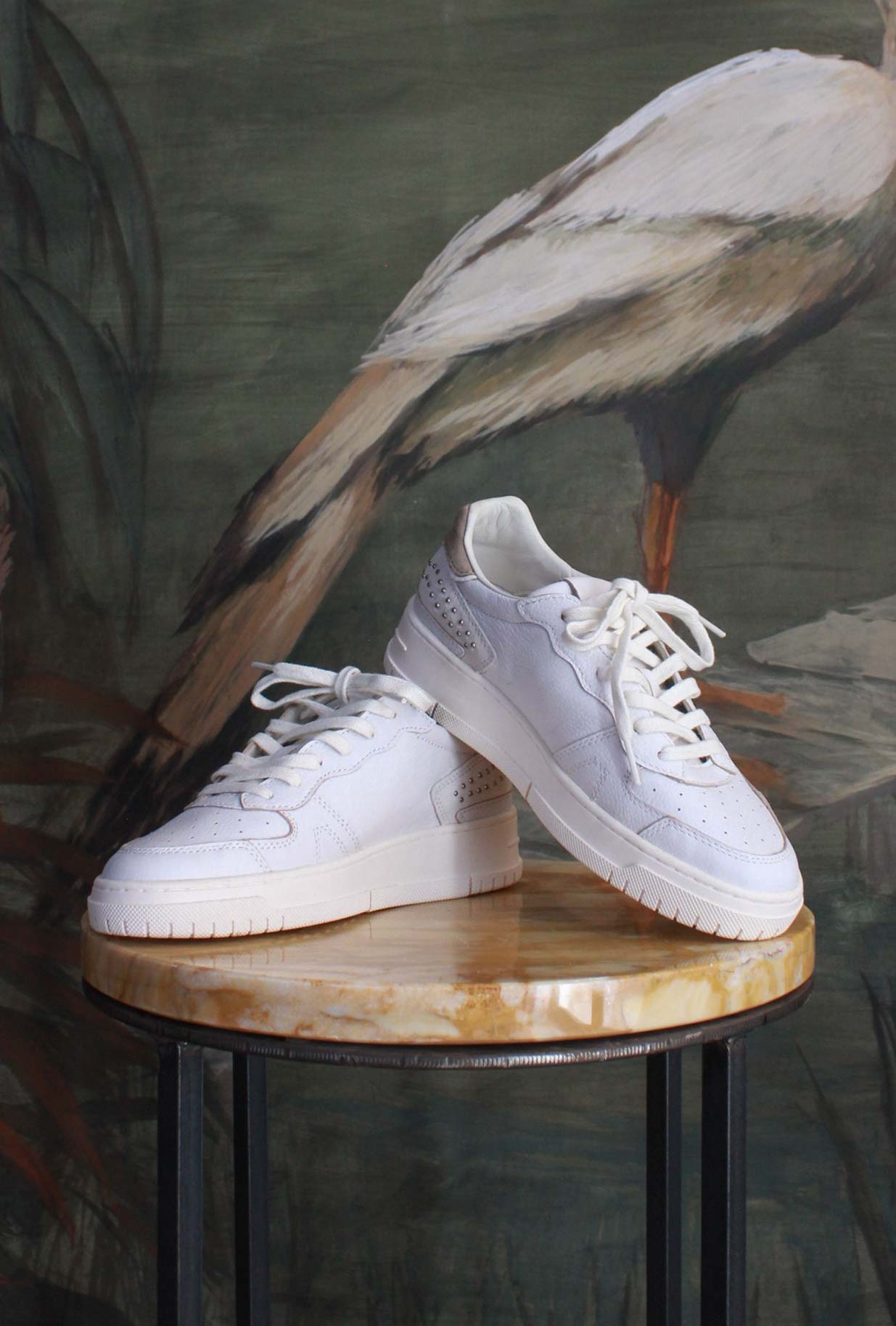 Sneakers Torneo Pure Studs White di D.A.T.E. combinano estetica minimal e spirito sporty-chic da Donna