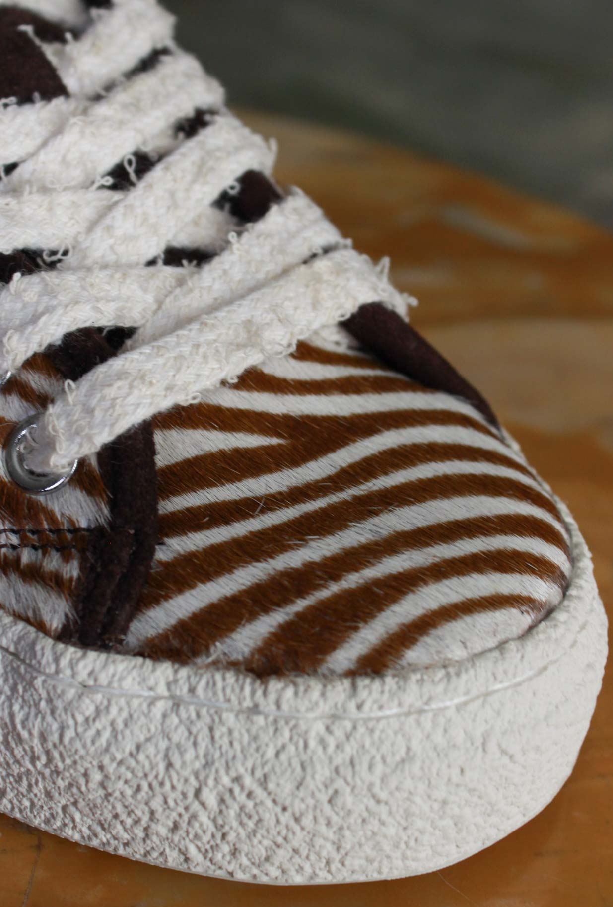 nuova sneakers tender di date con tomaia in pony animalier zebra da donna fw 25/26
