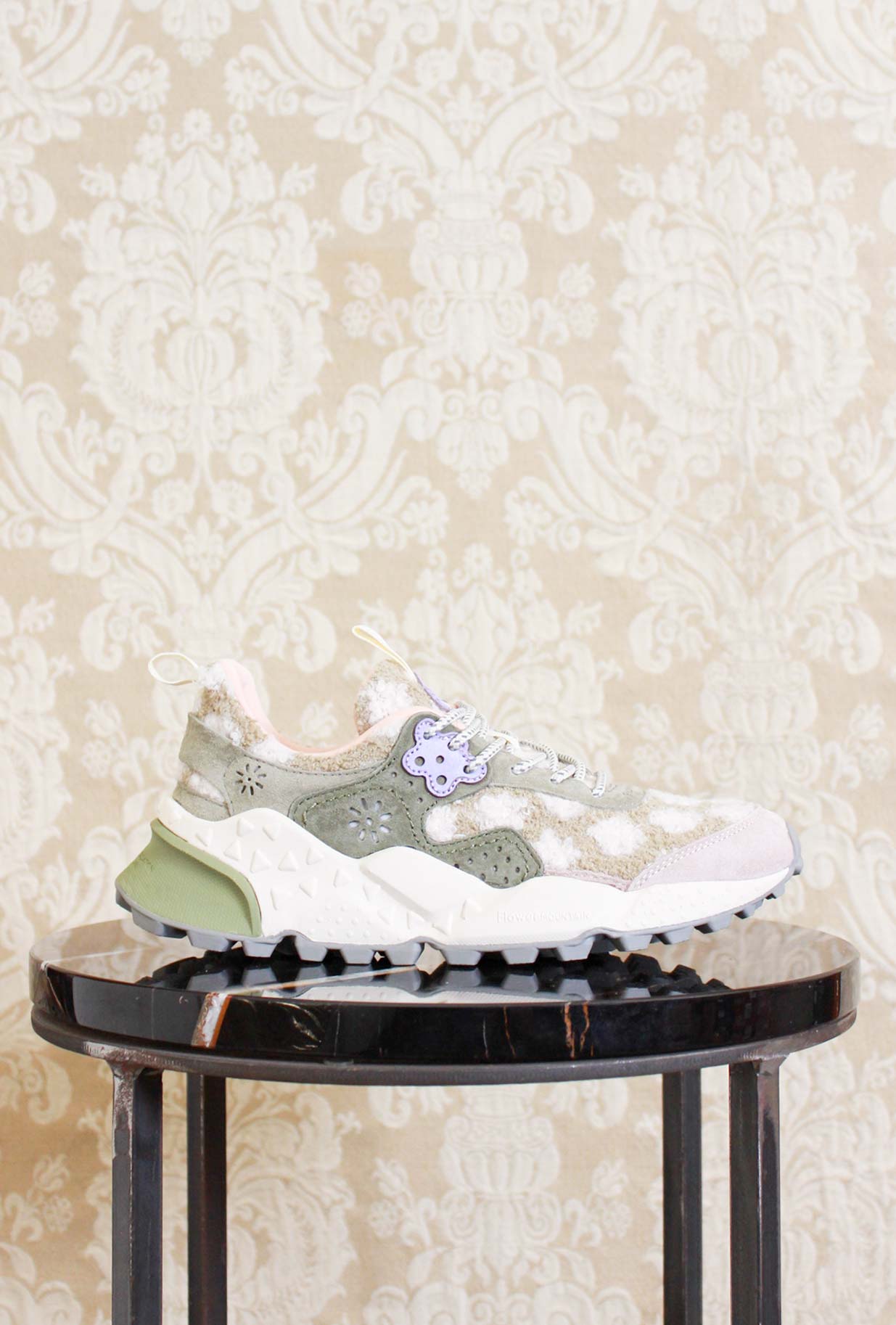 Sneakers donna di Flower Mountain modello kotetsu colorway teddy pale pink military