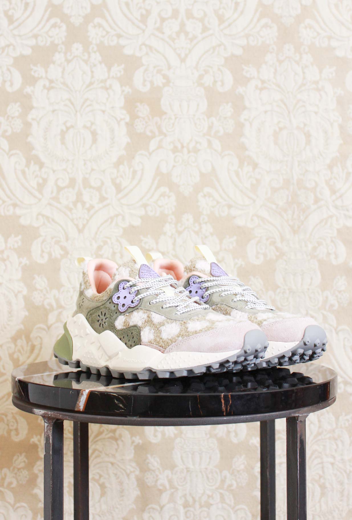 Sneakers donna di Flower Mountain modello kotetsu colorway teddy pale pink military