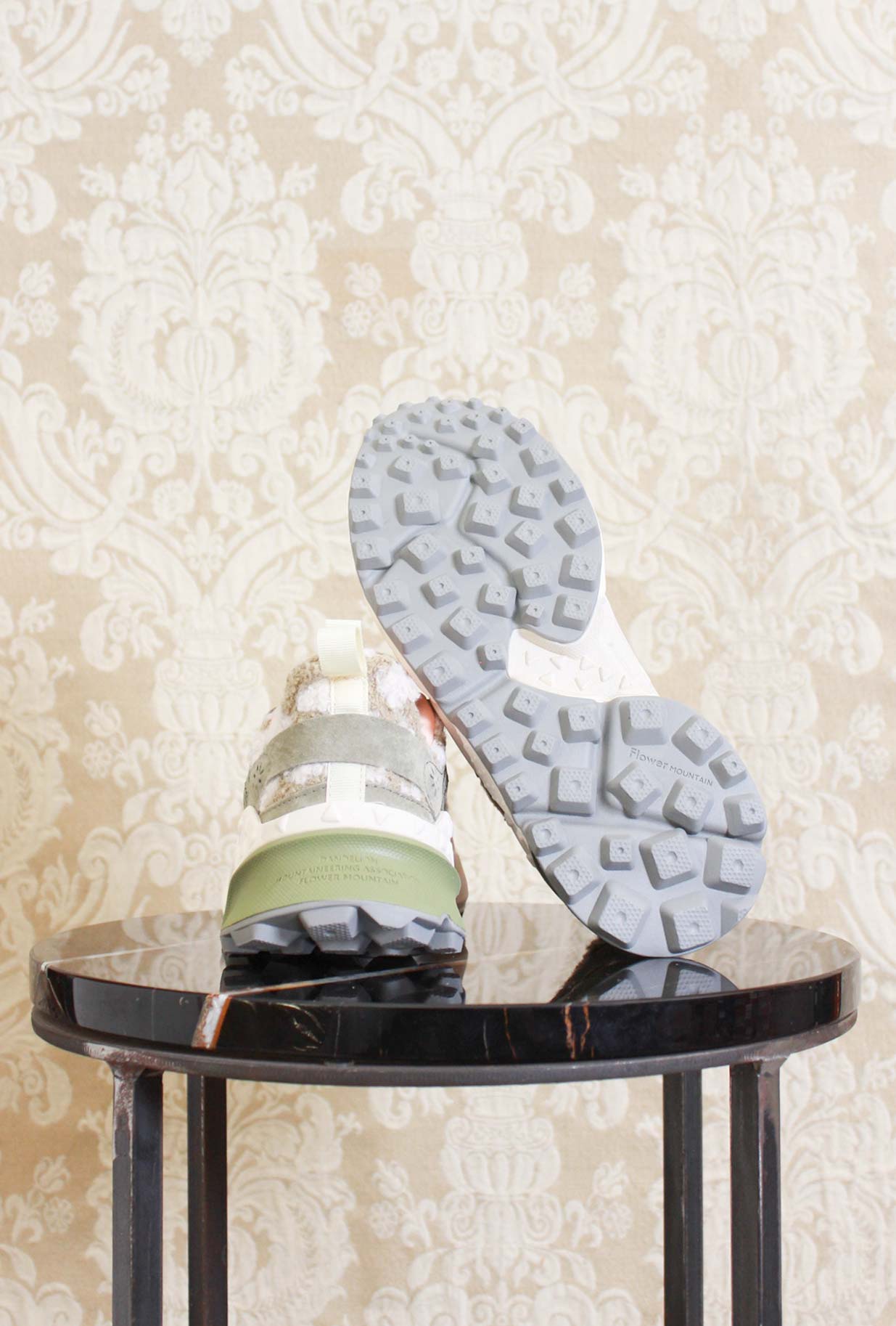 Sneakers donna di Flower Mountain modello kotetsu colorway teddy pale pink military
