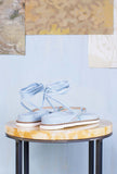 Sandalo gioiello infradito di Coral Blue Fusion con suola in gomma azzurro cielo