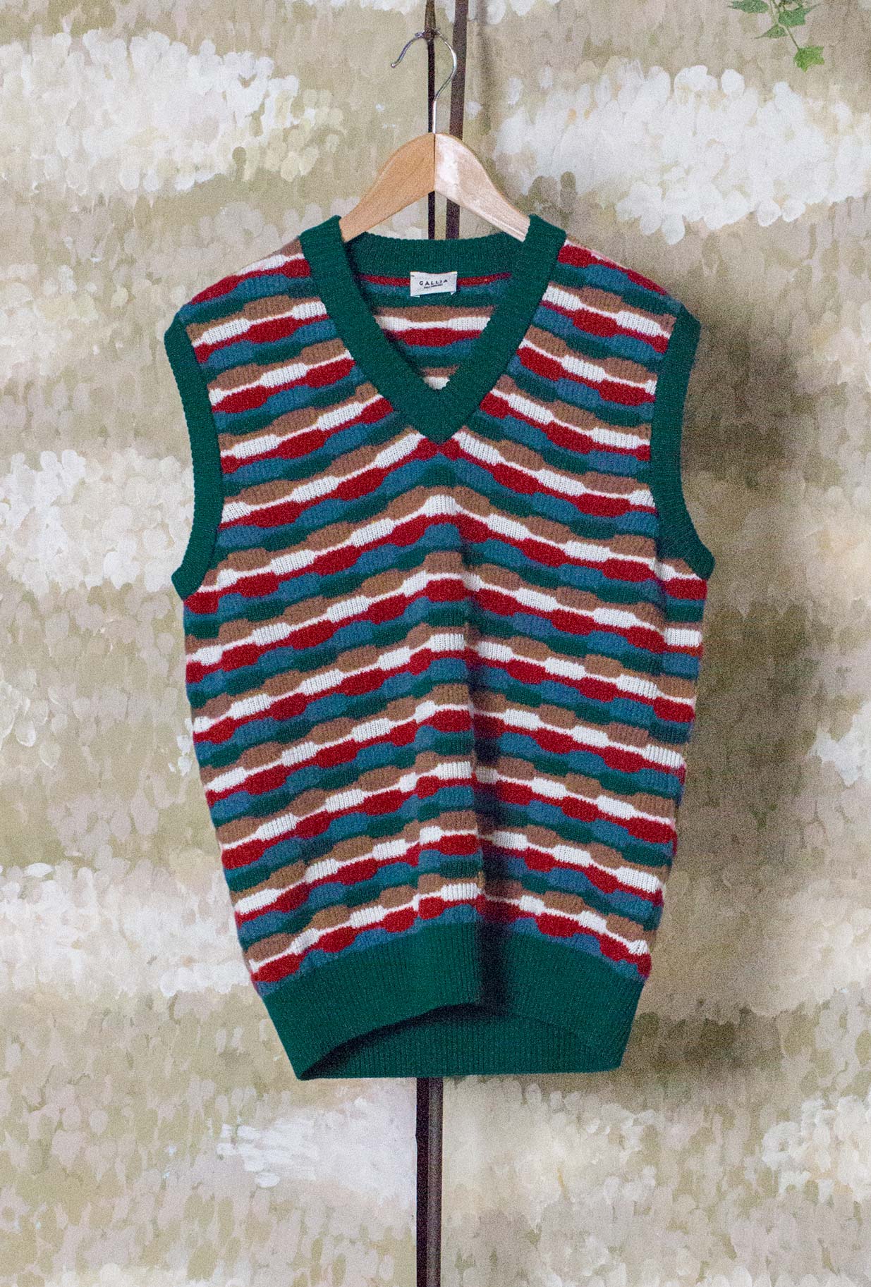 Gilet Joe di Gallia realizzato in morbida lana merino nell’inedita motivo 70’s Chains Multicolor da Uomo