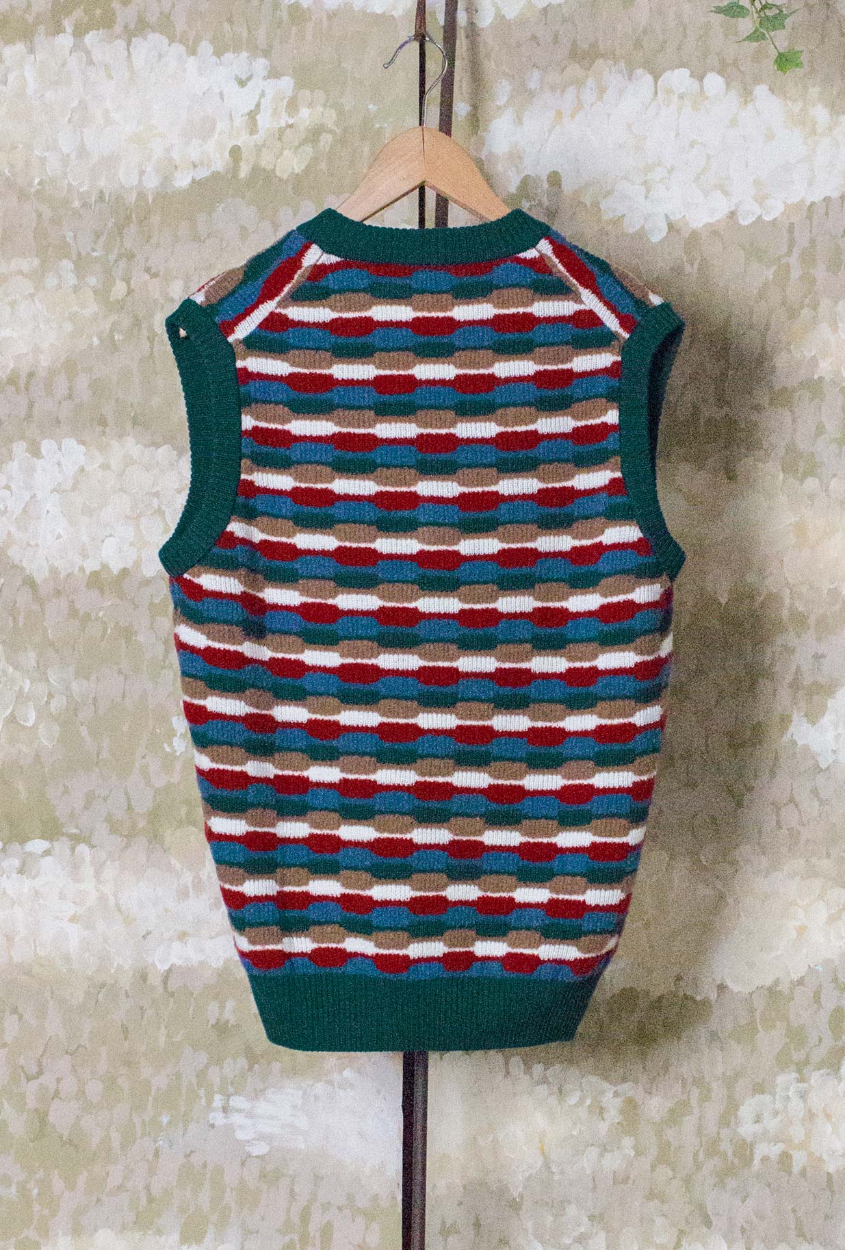 Gilet Joe di Gallia realizzato in morbida lana merino nell’inedita motivo 70’s Chains Multicolor da Uomo